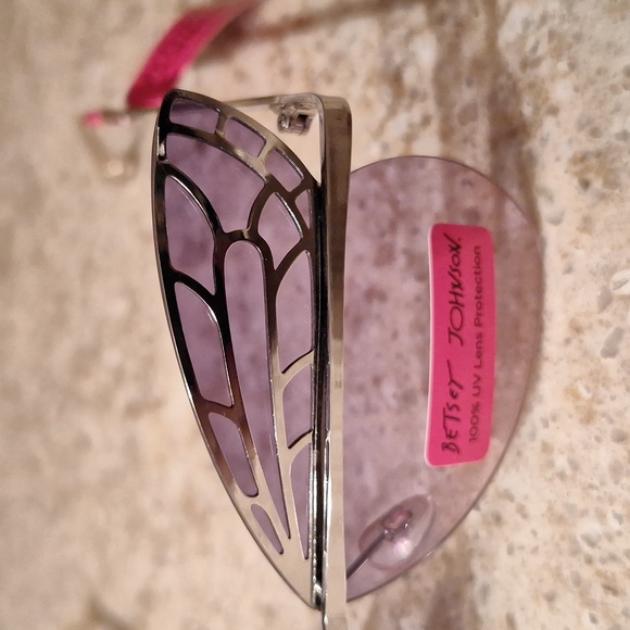 Betsey Johnson butterfly sunglasses - Picture 7 of 10